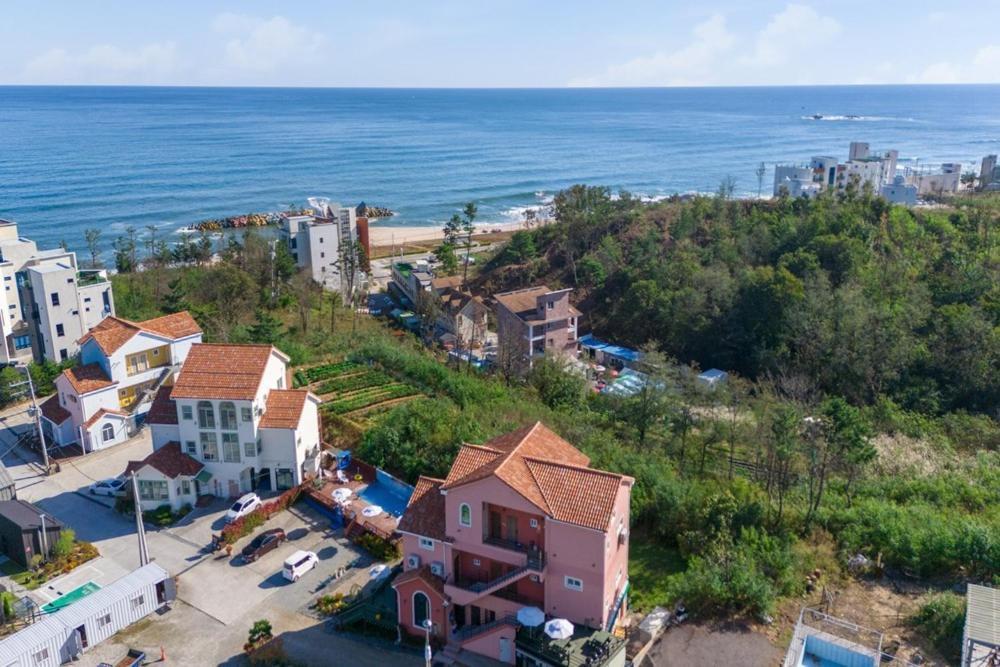 Gangneung Mirabell Spa Pension Exterior photo